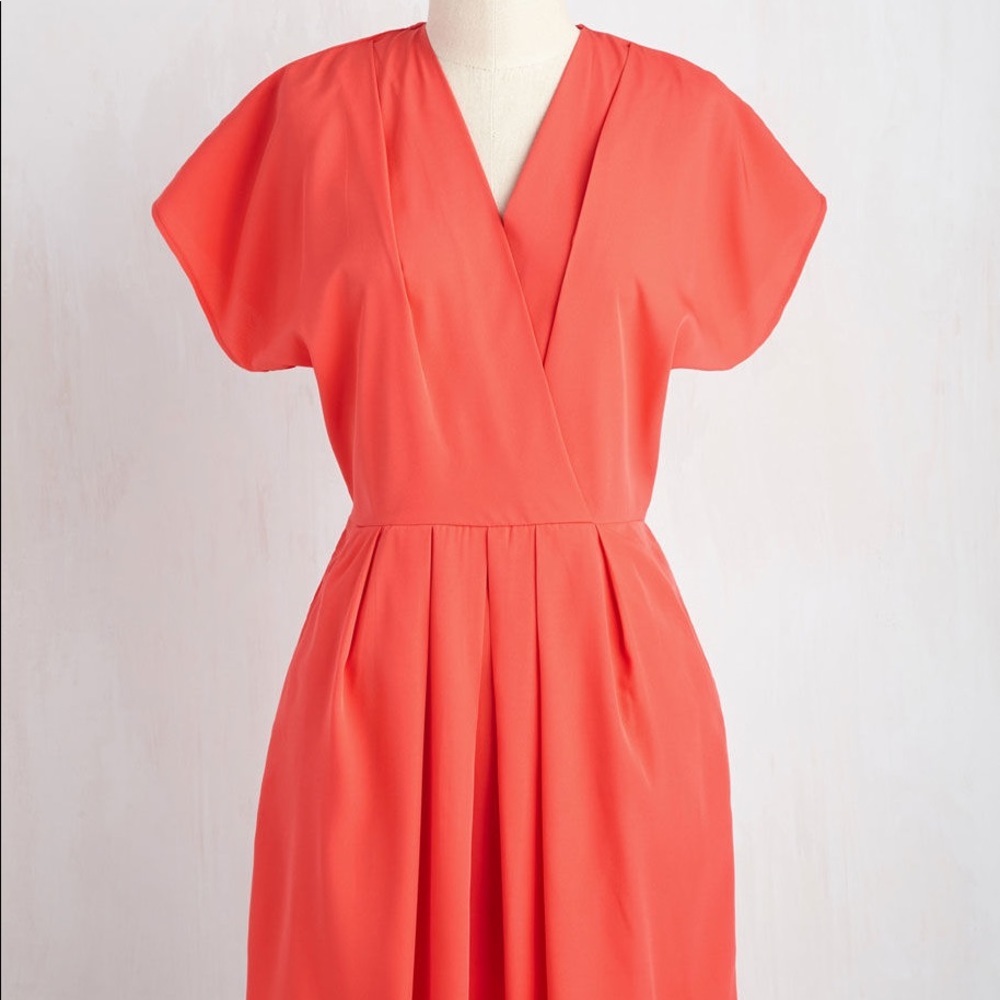 I Come In Pleats Dress by Closet London